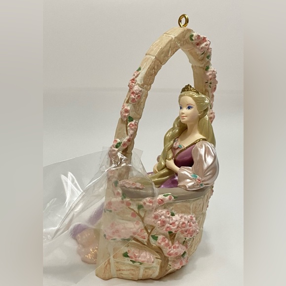♥️New In Box ~ 2002 Hallmark Keepsake “Barbie as Rapunzel” Collectors Ornament♥️ - Picture 5 of 9